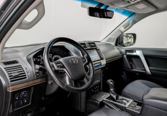 Подержанный автомобиль Toyota Land Cruiser Prado 2019 года (17 фото)