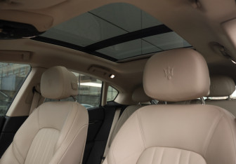 Подержанный автомобиль Maserati Levante 2022 года (28 фото)