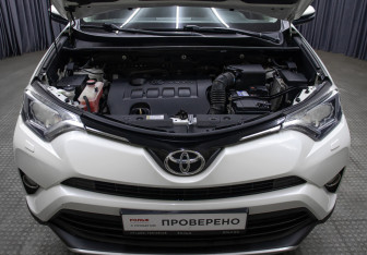 Подержанный автомобиль Toyota RAV4 2016 года (9 фото)