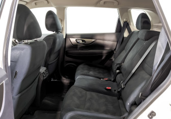 Подержанный автомобиль Nissan X-Trail 2015 года (11 фото)