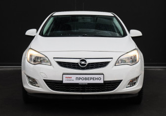 Подержанный автомобиль Opel Astra Hatchback 2011 года (2 фото)