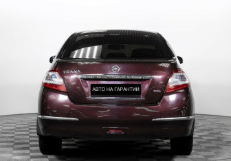 Подержанный автомобиль Nissan Teana 2012 года (6 фото)