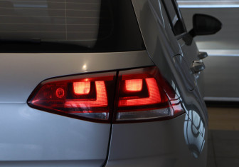 Подержанный автомобиль Volkswagen Golf Hatchback 2015 года (25 фото)