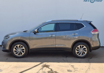 Подержанный автомобиль Nissan X-Trail 2015 года (8 фото)