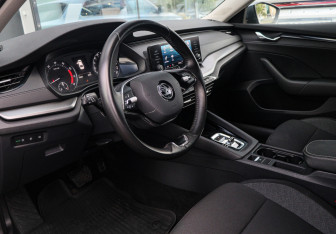 Подержанный автомобиль Skoda Octavia Liftback 2021 года (12 фото)