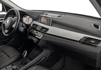 Подержанный автомобиль BMW X1 2018 года (13 фото)
