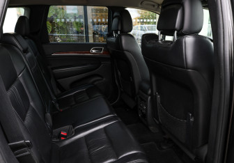 Подержанный автомобиль Jeep Grand Cherokee 2010 года (11 фото)