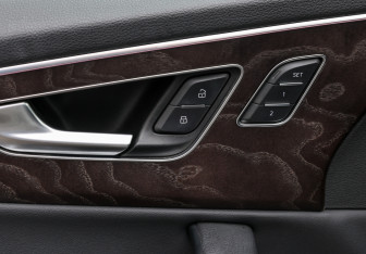 Подержанный автомобиль Audi Q7 2020 года (20 фото)