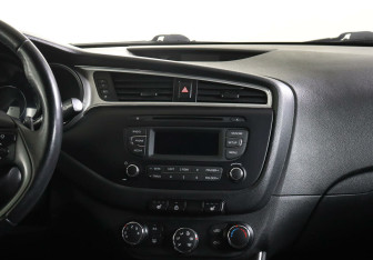 Подержанный автомобиль Kia Ceed Wagon 2017 года (13 фото)