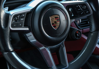Подержанный автомобиль Porsche Cayenne 2020 года (21 фото)