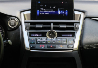 Подержанный автомобиль Lexus NX 2017 года (11 фото)