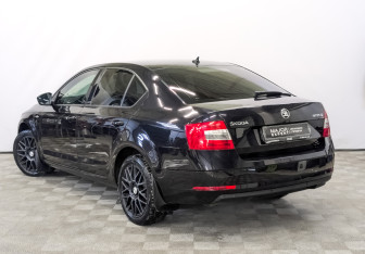 Подержанный автомобиль Skoda Octavia Liftback 2019 года (7 фото)
