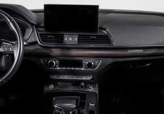 Подержанный автомобиль Audi Q5 2021 года (32 фото)