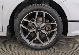 Подержанный автомобиль Kia Ceed Wagon 2022 года (12 фото)