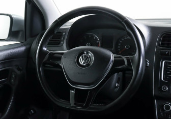 Подержанный автомобиль Volkswagen Polo Sedan 2018 года (11 фото)