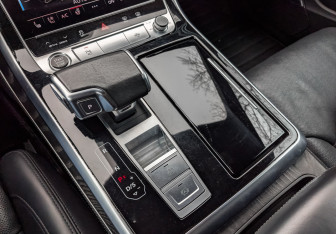 Подержанный автомобиль Audi Q8 2021 года (26 фото)