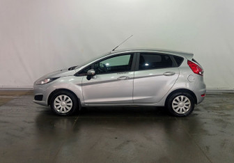 Подержанный автомобиль Ford Fiesta Hatchback 2016 года (7 фото)