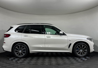 Подержанный автомобиль BMW X5 2021 года (6 фото)