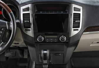 Подержанный автомобиль Mitsubishi Pajero 2017 года (16 фото)