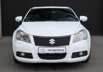 Подержанный автомобиль Suzuki Kizashi 2011 года (2 фото)