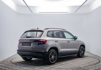 Подержанный автомобиль Skoda Karoq 2021 года (5 фото)
