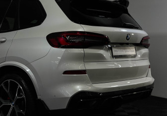 Подержанный автомобиль BMW X5 2021 года (23 фото)