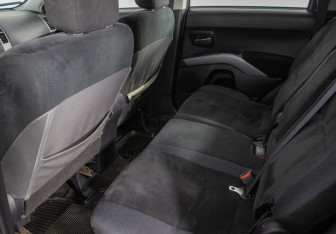 Подержанный автомобиль Mitsubishi Outlander 2008 года (11 фото)