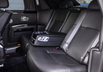 Подержанный автомобиль Rolls-Royce Ghost 2010 года (28 фото)