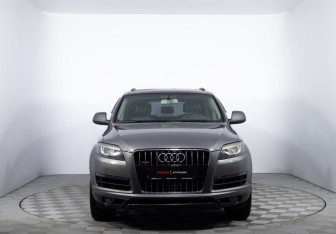 Подержанный автомобиль Audi Q7 2010 года (2 фото)