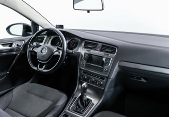 Подержанный автомобиль Volkswagen Golf Hatchback 2013 года (5 фото)