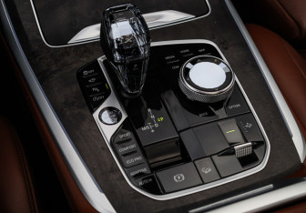 Подержанный автомобиль BMW X7 2021 года (27 фото)