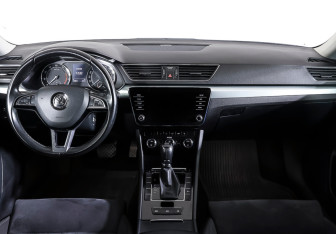 Подержанный автомобиль Skoda Superb Liftback 2017 года (12 фото)