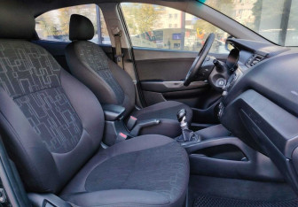 Подержанный автомобиль Kia Rio Sedan 2012 года (10 фото)