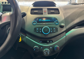Подержанный автомобиль Chevrolet Spark 2011 года (16 фото)