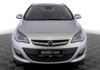 Подержанный автомобиль Opel Astra Sedan 2014 года (2 фото)