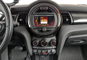Подержанный автомобиль MINI Hatch 2019 года (17 фото)