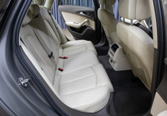 Подержанный автомобиль Audi A6 Sedan 2015 года (12 фото)