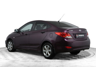 Подержанный автомобиль Hyundai Solaris Sedan 2013 года (7 фото)