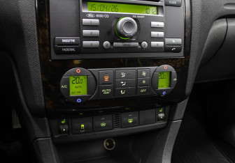 Подержанный автомобиль Ford Focus Sedan 2006 года (9 фото)