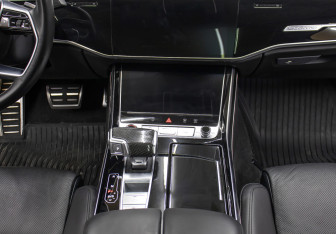 Подержанный автомобиль Audi S8 2021 года (15 фото)