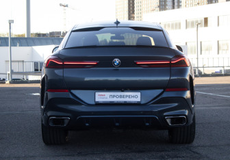 Подержанный автомобиль BMW X6 2021 года (6 фото)