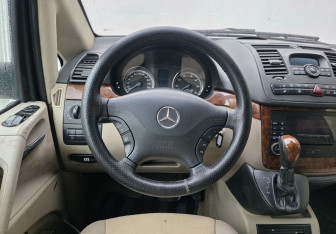 Подержанный автомобиль Mercedes-Benz Viano 2008 года (14 фото)