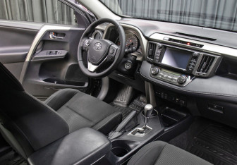 Подержанный автомобиль Toyota RAV4 2014 года (11 фото)