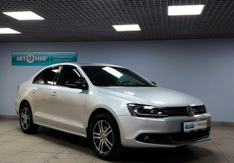 Подержанный автомобиль Volkswagen Jetta Sedan 2013 года (3 фото)
