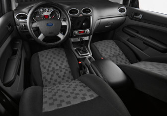 Подержанный автомобиль Ford Focus Hatchback 2009 года (14 фото)