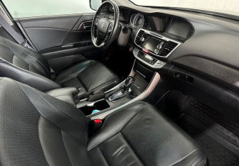 Подержанный автомобиль Honda Accord Sedan 2013 года (11 фото)