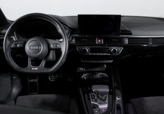 Подержанный автомобиль Audi A4 Sedan 2020 года (12 фото)