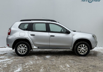 Подержанный автомобиль Nissan Terrano 2015 года (4 фото)