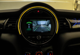 Подержанный автомобиль MINI Hatch 2021 года (25 фото)