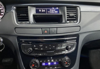 Подержанный автомобиль Peugeot 508 Sedan 2012 года (13 фото)